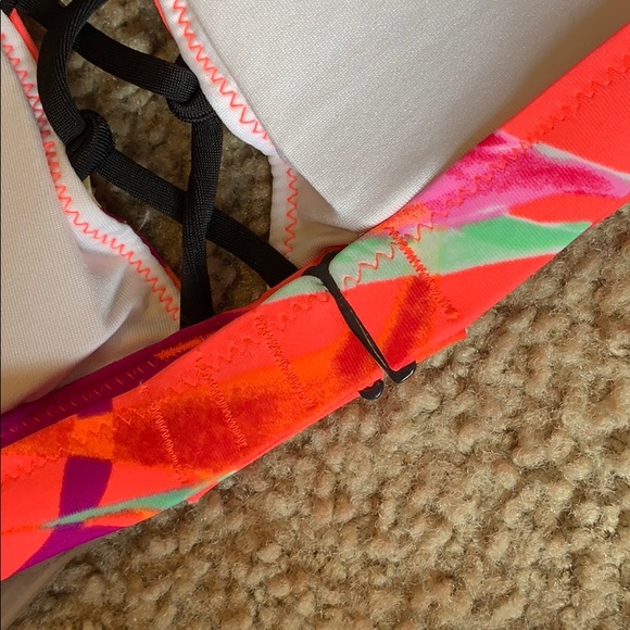 Bikini - Picture 3 of 4